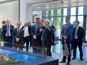 The delegation visits the University Gallery