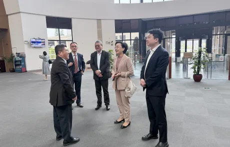 代表團參觀澳大